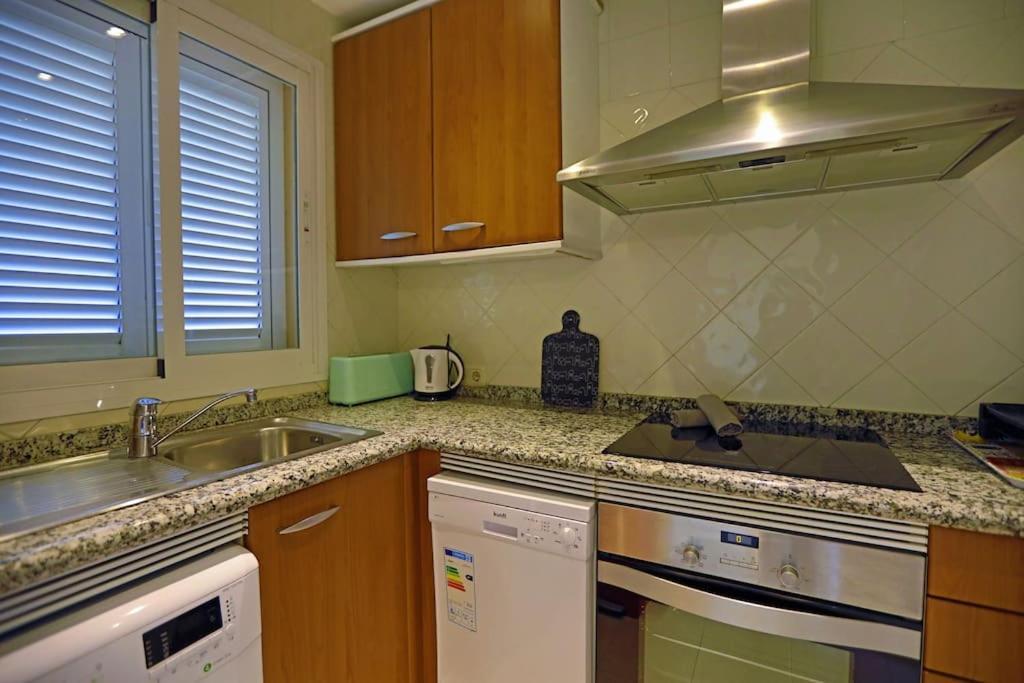R09 Patios One Bedroom Apartment *