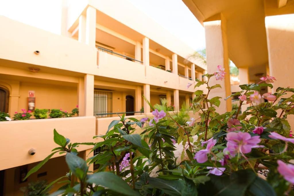 R09 Patios One Bedroom * Marbella